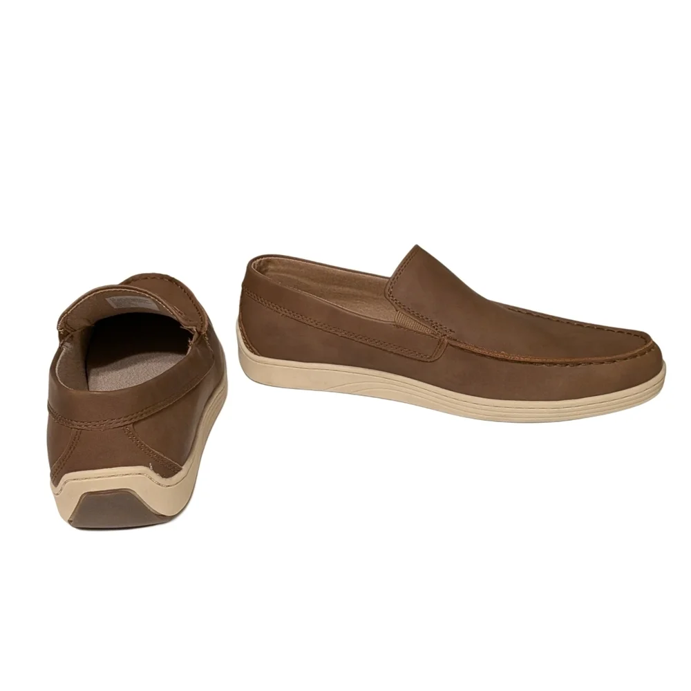 IZOD Seapoint Tan Slip On Loafers Mens Size 9 Memory Foam Casual Moc Toe Shoes